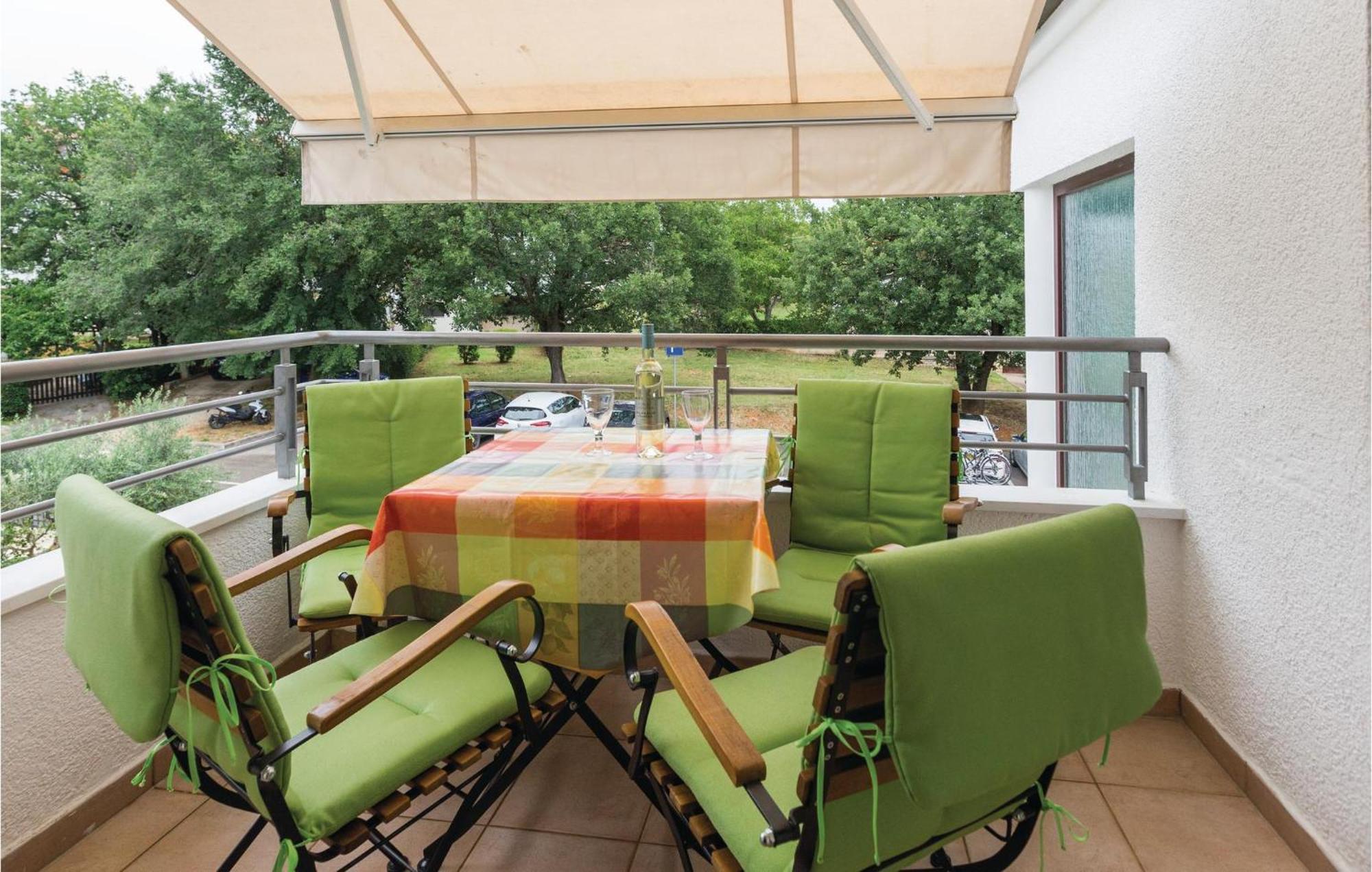 Gorgeous Apartment In Porec With Kitchen Extérieur photo
