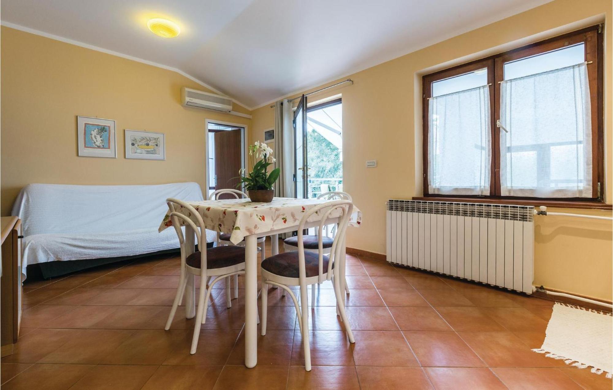 Gorgeous Apartment In Porec With Kitchen Extérieur photo