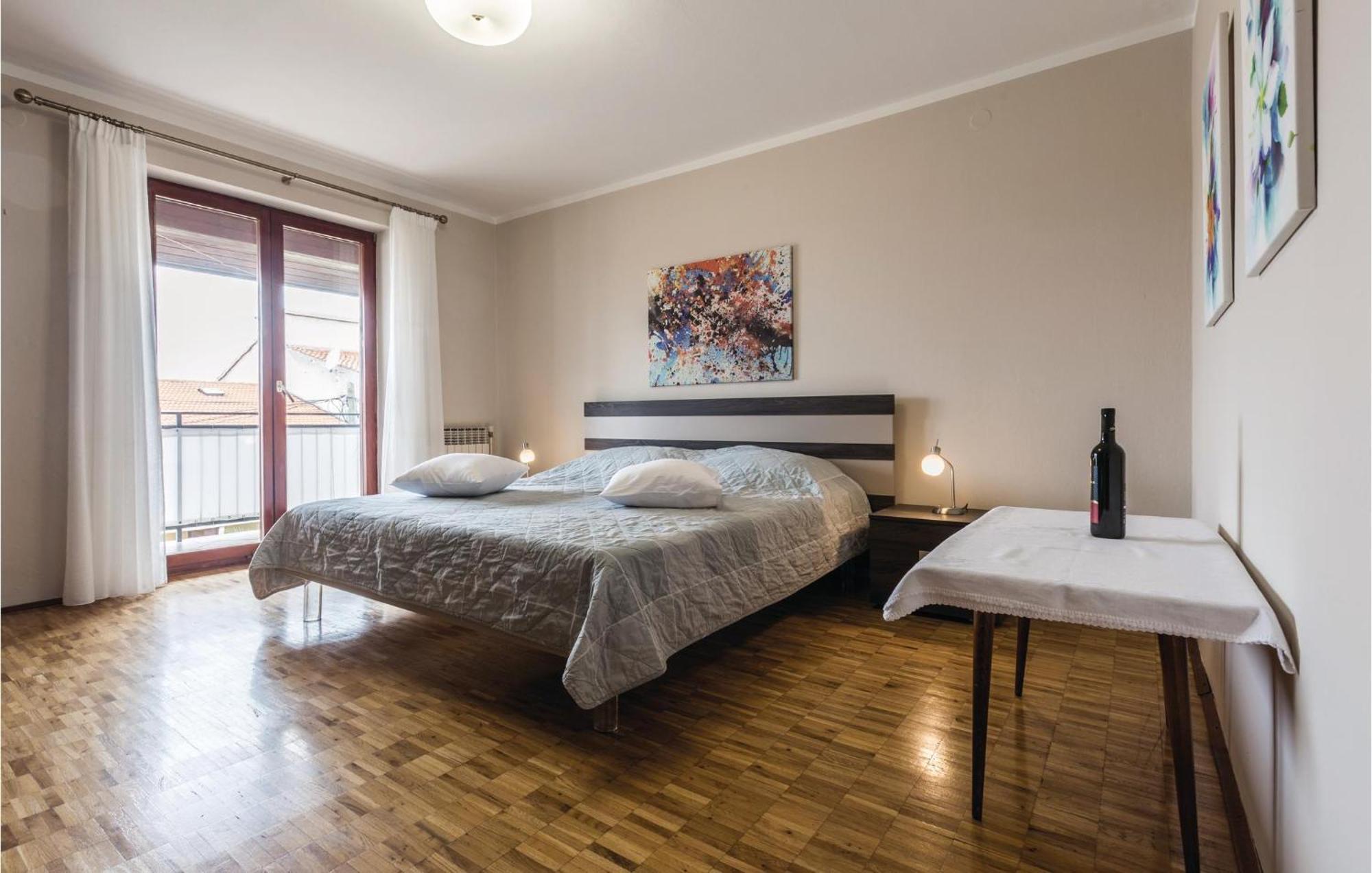 Gorgeous Apartment In Porec With Kitchen Extérieur photo